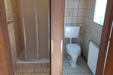 تختخواب و صبحانه Zum Schneider