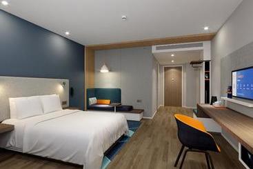 هتل Holiday Inn Express Chongqing Airport Zone, An Ihg