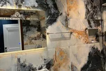 Otel White Crown