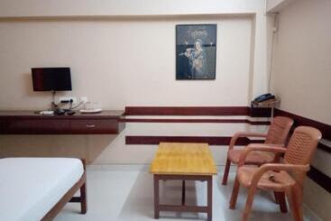 Hotel Sangeetha Tourist Home