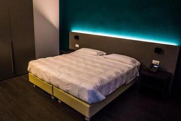 Venice Terminal Apartments & Suites