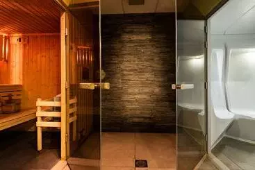 בית מלון כפרי Lagrange Vacances Le Roc Belle Face