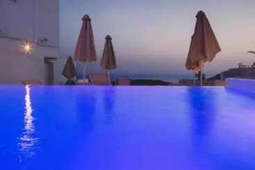 Otel Pantelia Suites