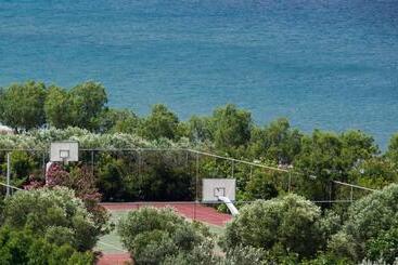 Delfinia Hotel & Bungalows