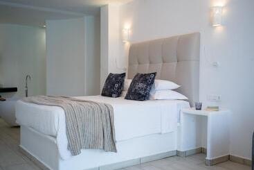 فندق Arte & Mare Elia Luxury Suites And Villas