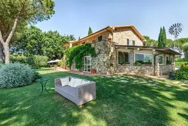 Hotel Fattoria Di Magliano Winery