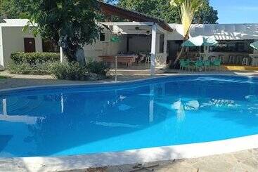 בית מלון כפרי Oasis Adult Resort