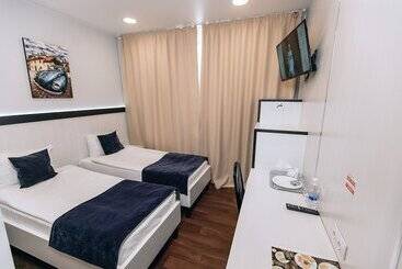 Red Fox Hotel In The Center