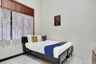 Otel Spot On 90539 Taman Borobudur Guest House Syariah