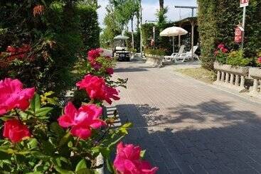 هتل Villaggio Camping Europa