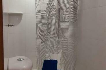 پانسیون Joebi S House Walking Distance To Rocky Cay Beach Ideal For Families Or Groups