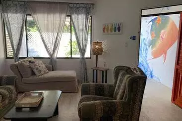 Majatalo Joebi S House Walking Distance To Rocky Cay Beach Ideal For Families Or Groups