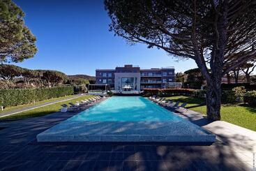 Отель Kube Saint Tropez