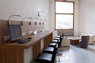 בית מלון כפרי Kyriad Lyon Est   Genas Eurexpo