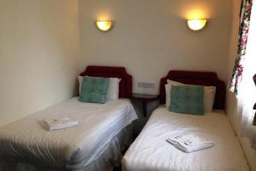 酒店 The Three Tuns Coaching Inn