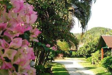 בית מלון כפרי Nason Resort