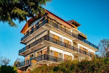 Hotel La Riqueza Kanatal Mountain View Rooms Welcome New Year With Fresh Snowfall