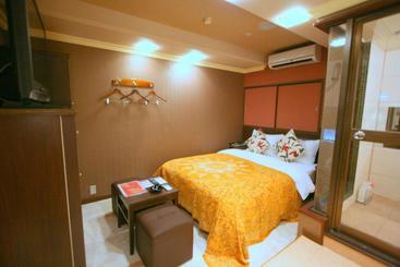 هتل Celavie Osakajokitazume