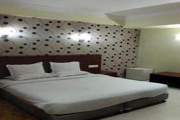 Majatalo Fabhotel Royal Ville