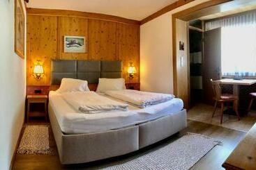 تختخواب و صبحانه Alpenruh