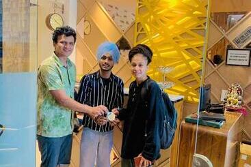 Hotel California Heights