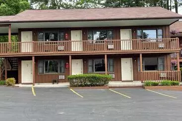 Mohican Resort Motel, Conveniently Located To All Lake George Attractions