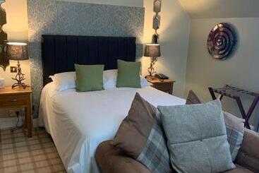 The Powfoot Hotel, Annan