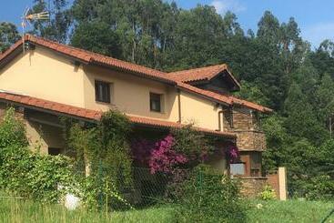 ホテル Acogedora Casa En Asturias