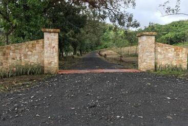 هتل Arenal Roca Suites