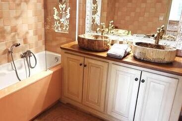 住宿加早餐 L'effrontée