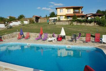 بنسيون Bachvarovi Villas