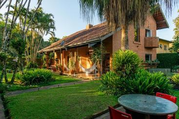 Bed and Breakfast Tiê Cama E Café