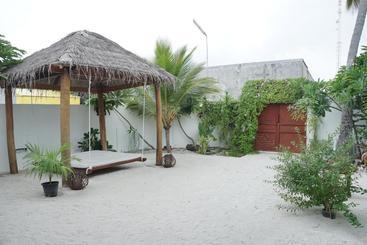Пансион Faima Fishing Lodge At Daravandhoo