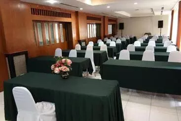 هتل Auychai Grand