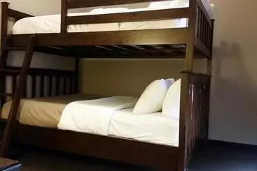 Отель Prairie Moon Inn Sylvan Lake