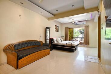 Hotel Wairkar’s Sea Pearl Resort