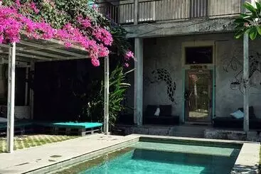 ユースホステル Lotide Surf Camps Lombok