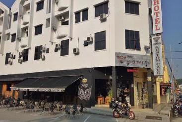 בית מלון כפרי One One 08