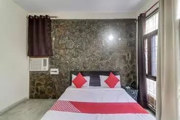 Hotel Oyo 81972 Neelam Villa
