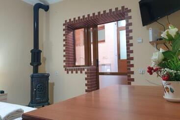 پانسیون Jordhani S House