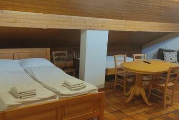 פנסיון Rooms And Apartment Na Poljani