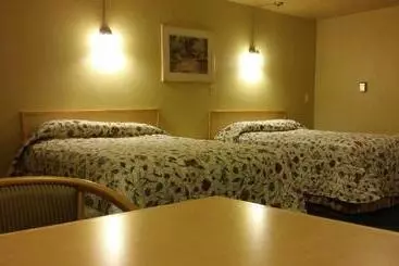 Budget Host Longhorn Motel