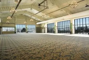 Отель Zermatt Utah Resort & Spa Trademark Collection By Wyndham