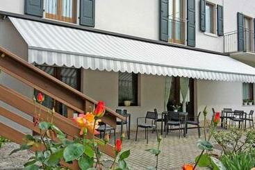 Nocleg ze śniadaniem Garnì Delle Rose