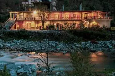 ホテル Shivadya Tirthan   Tirthan Valley