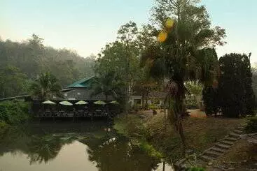 Hotel Baanklangdoi Resort
