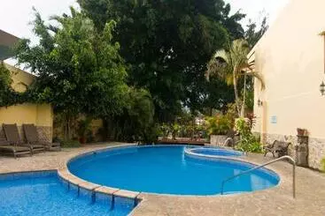 בית מלון כפרי Adventure Inn