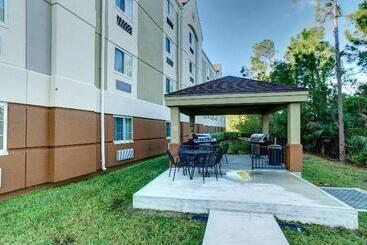 هتل Candlewood Suites Fort Myers Interstate 75, An Ihg