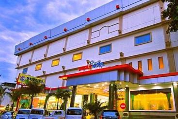 Rocky Plaza Hotel Padang