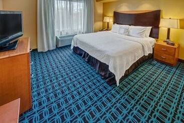 בית מלון כפרי Fairfield Inn And Suites By Marriott Naples